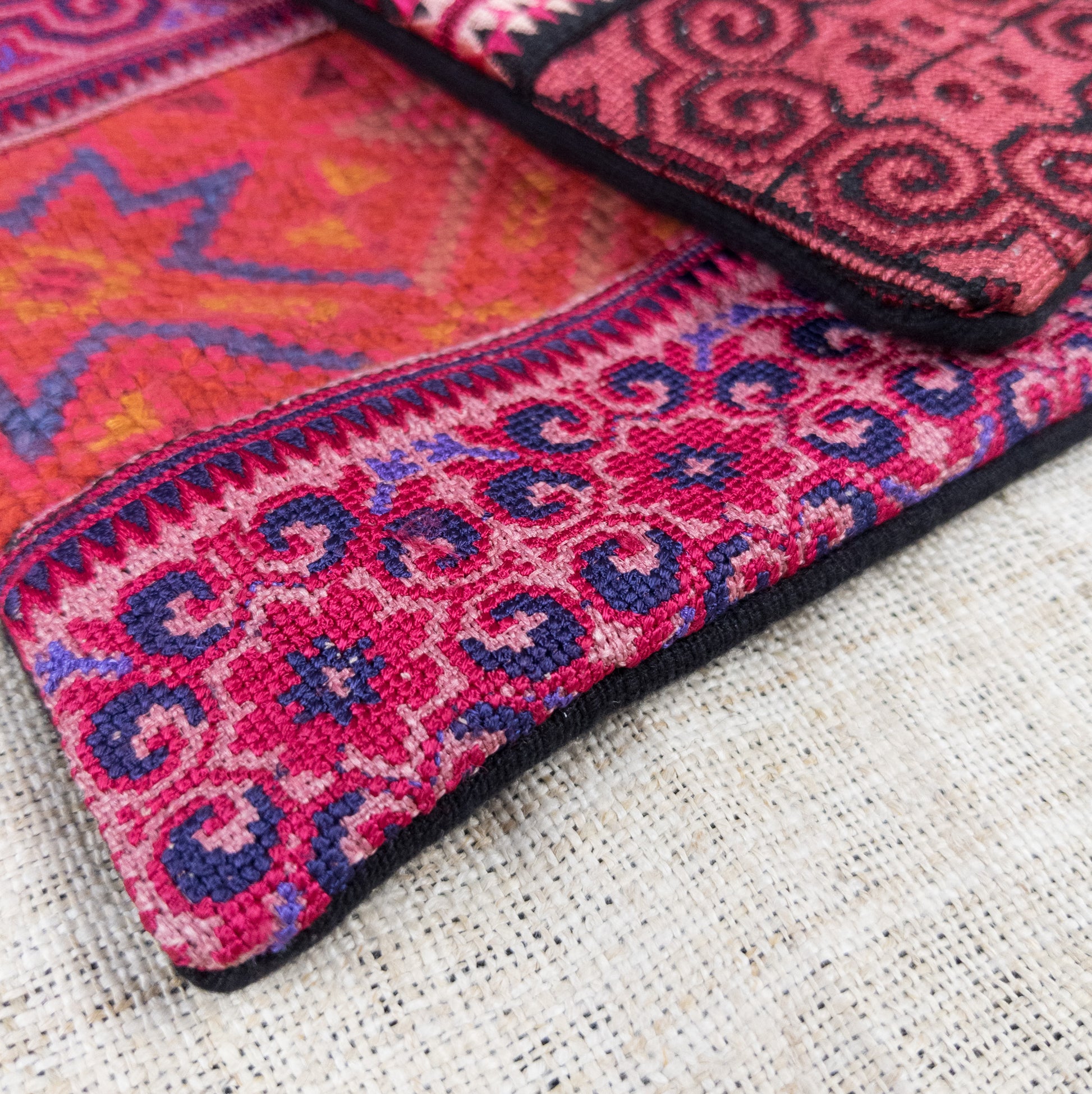 Embroidered Shoulder Bags Featuring Traditional Hill Tribe Embroidery from Thailand.